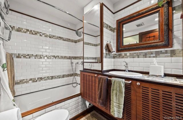 5715 66th Street, Maspeth, NY 11378