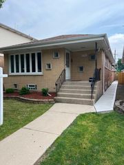 5749 W 63rd Place, Chicago, IL 60638