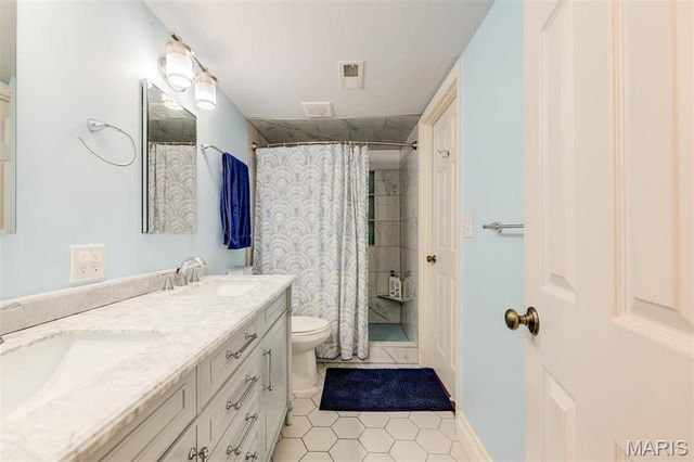 114 W Pine Place 7, St Louis, MO 63108