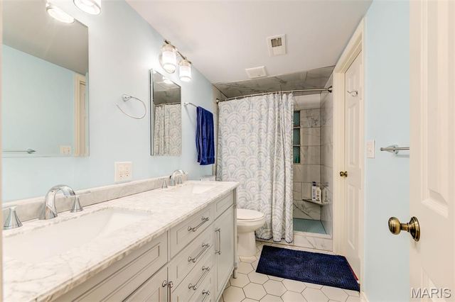 114 W Pine Place 7, St Louis, MO 63108