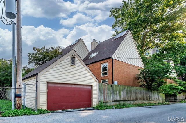 114 W Pine Place 7, St Louis, MO 63108