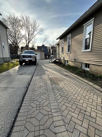 5810 20th AVENUE, Kenosha, WI 53140