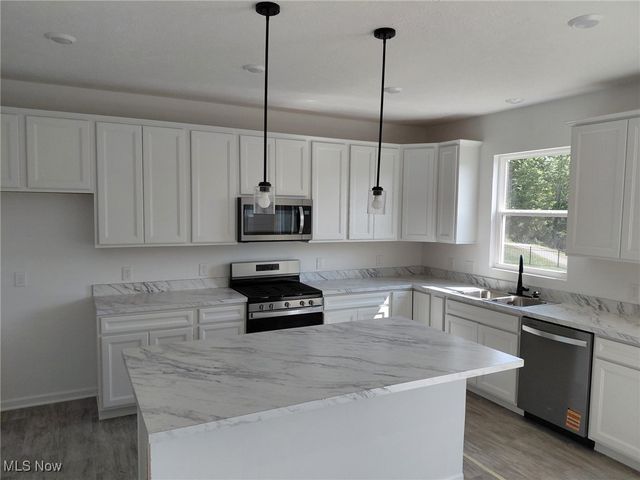 3798 Golden Wood Way, Green, OH 44685