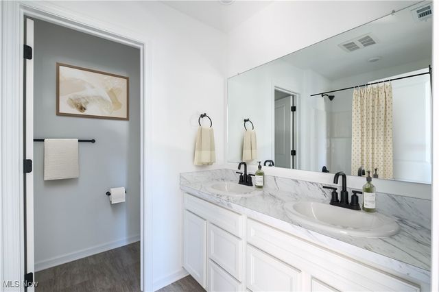 3798 Golden Wood Way, Green, OH 44685