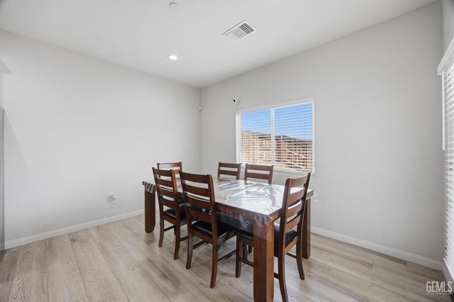 9908 Old Wood Drive, Bakersfield, CA 93306