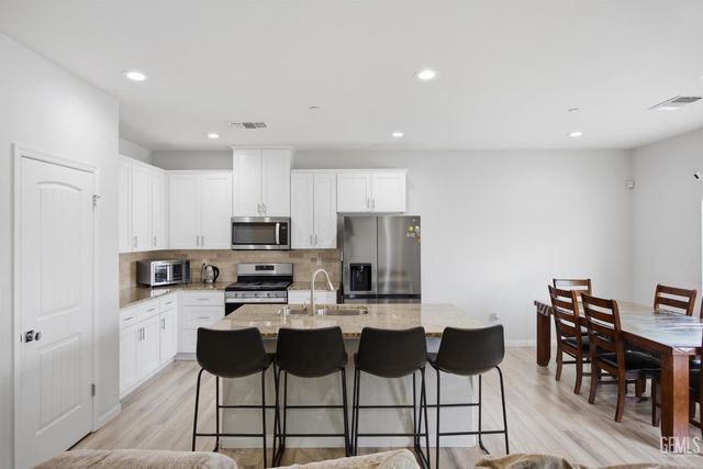 9908 Old Wood Drive, Bakersfield, CA 93306