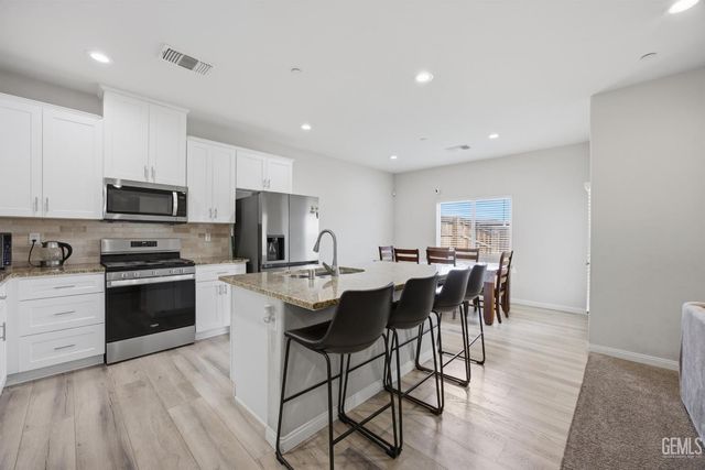 9908 Old Wood Drive, Bakersfield, CA 93306