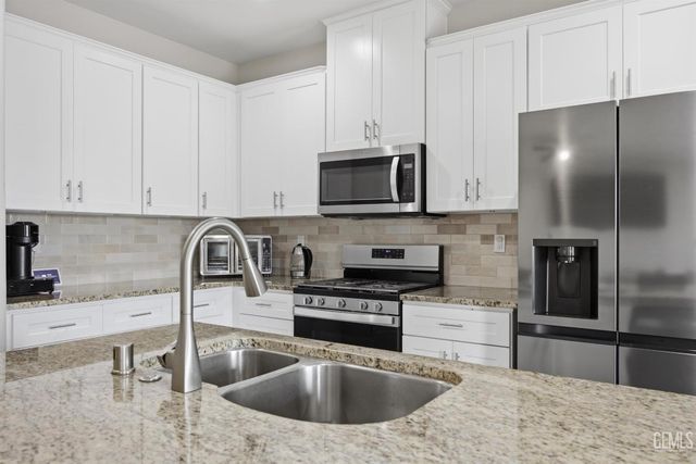 9908 Old Wood Drive, Bakersfield, CA 93306