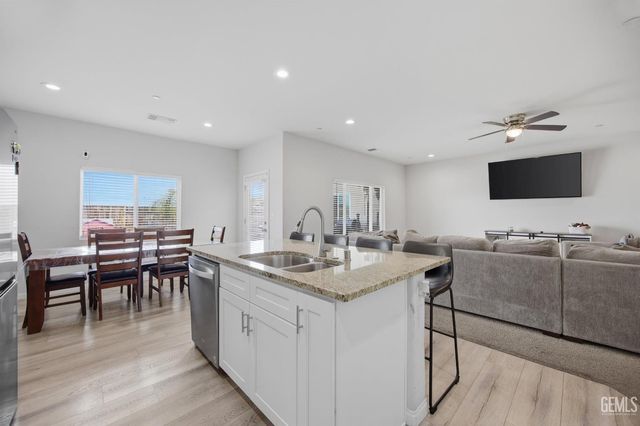 9908 Old Wood Drive, Bakersfield, CA 93306