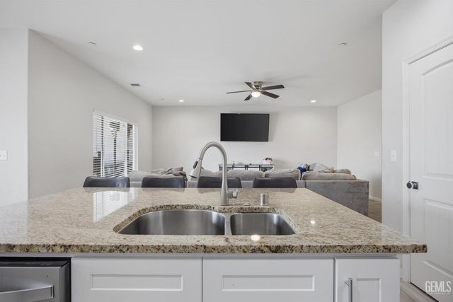 9908 Old Wood Drive, Bakersfield, CA 93306