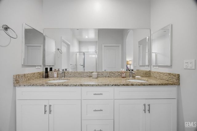 9908 Old Wood Drive, Bakersfield, CA 93306