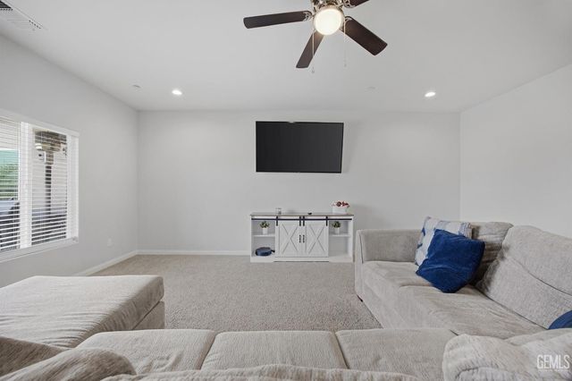 9908 Old Wood Drive, Bakersfield, CA 93306