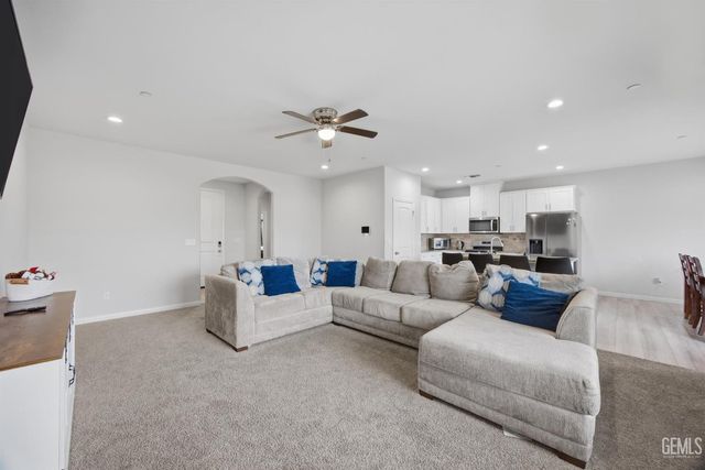 9908 Old Wood Drive, Bakersfield, CA 93306