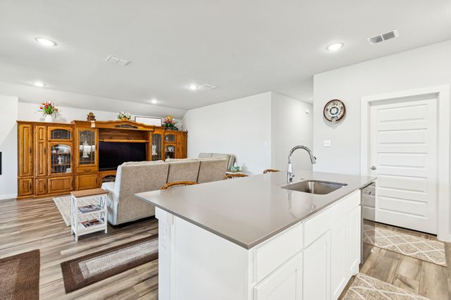 581 Chase Creek Drive, Lavon, TX 75166