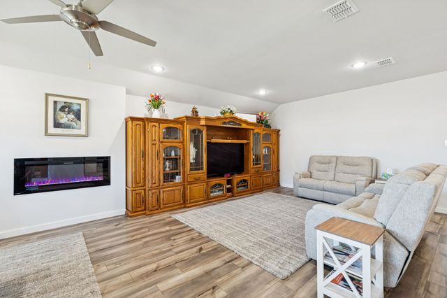 581 Chase Creek Drive, Lavon, TX 75166