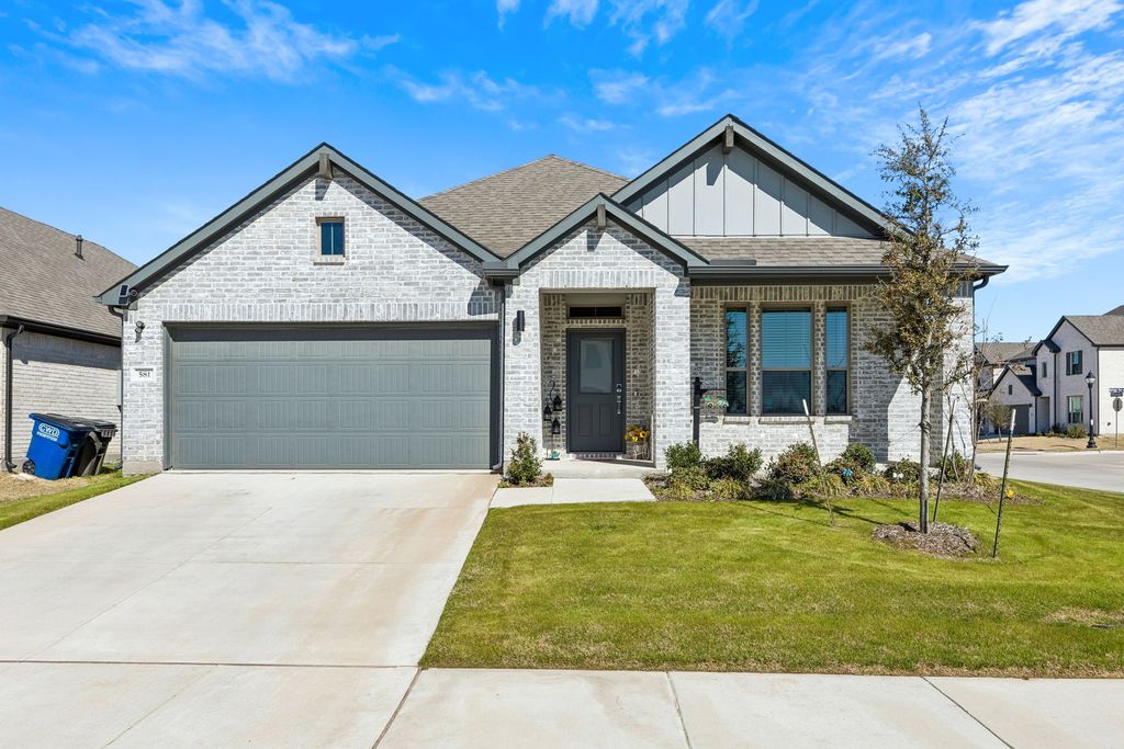 581 Chase Creek Drive, Lavon, TX 75166