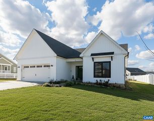 12 LAURA JEAN CT, Waynesboro, VA 22980