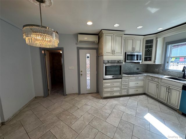 7332 53rd Road, Maspeth, NY 11378