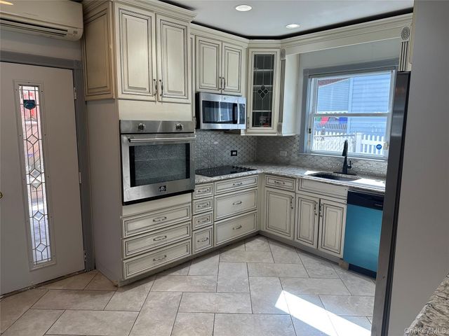 7332 53rd Road, Maspeth, NY 11378