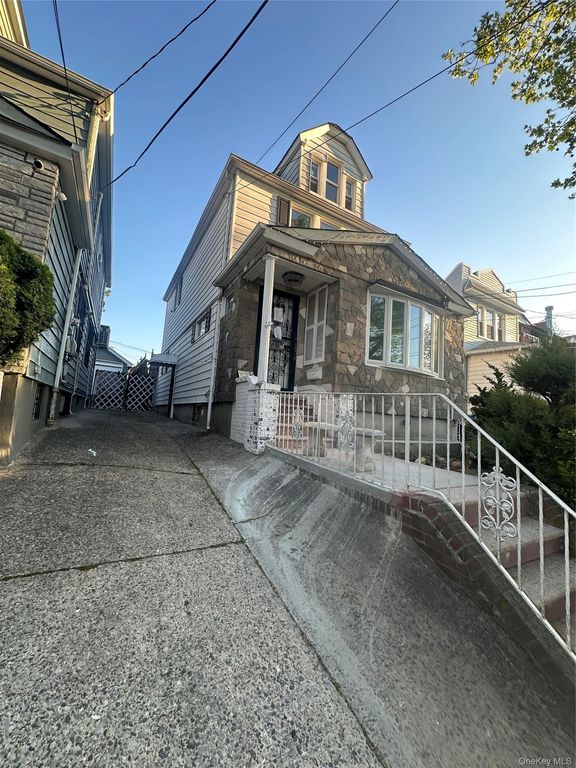 7332 53rd Road, Maspeth, NY 11378