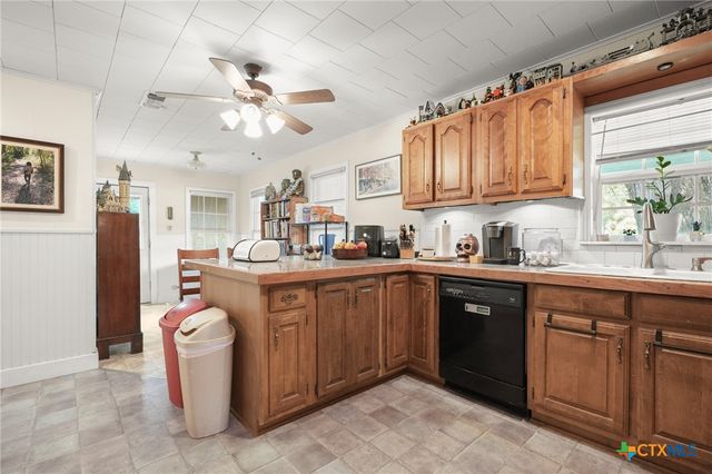 1320 W San Antonio Street, Lockhart, TX 78644