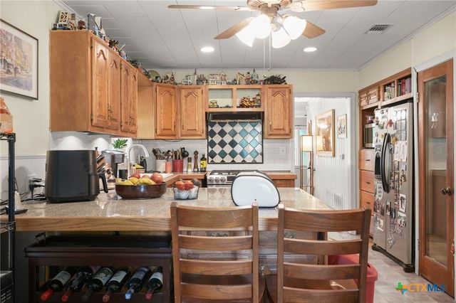 1320 W San Antonio Street, Lockhart, TX 78644