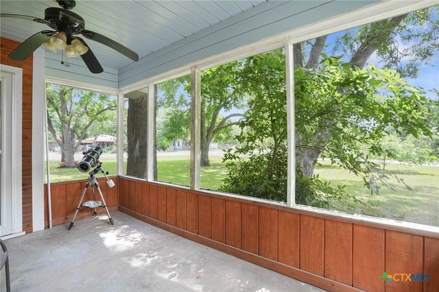 1320 W San Antonio Street, Lockhart, TX 78644