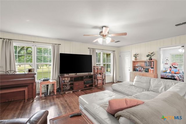 1320 W San Antonio Street, Lockhart, TX 78644