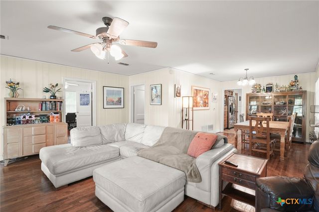 1320 W San Antonio Street, Lockhart, TX 78644