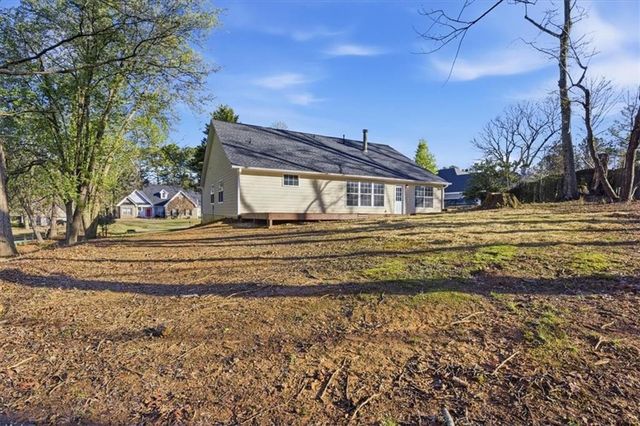 875 Oaklen View Drive, Sugar Hill, GA 30518