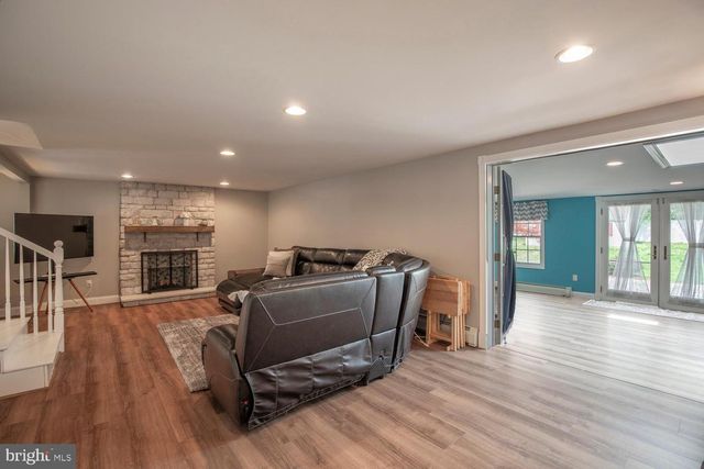 251 UPPER HOLLAND RD, Richboro, PA 18954