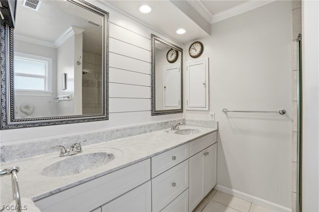 2500 10th ST N, Naples, FL 34103