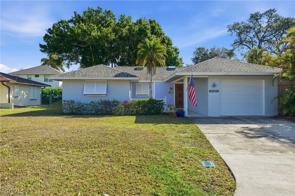 2500 10th ST N, Naples, FL 34103