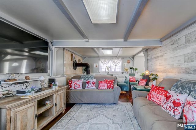 21 Normandy Circle, Hopatcong, NJ 07843