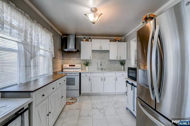 21 Normandy Circle, Hopatcong, NJ 07843