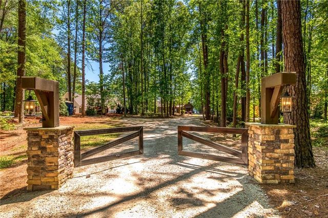136 Phoenix Drive, Eatonton, GA 31024
