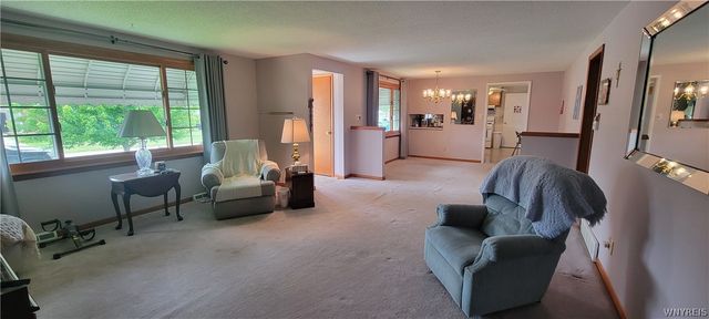 39 Angela Lane, Cheektowaga, NY 14225