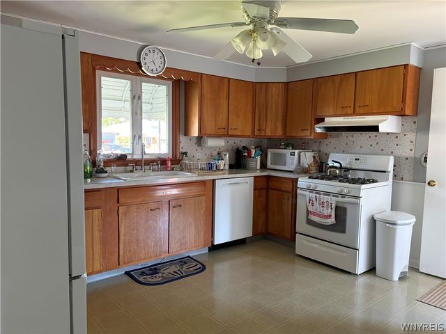 39 Angela Lane, Cheektowaga, NY 14225