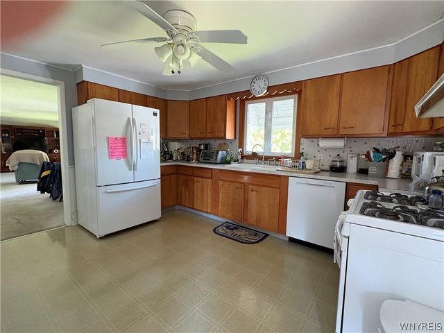 39 Angela Lane, Cheektowaga, NY 14225