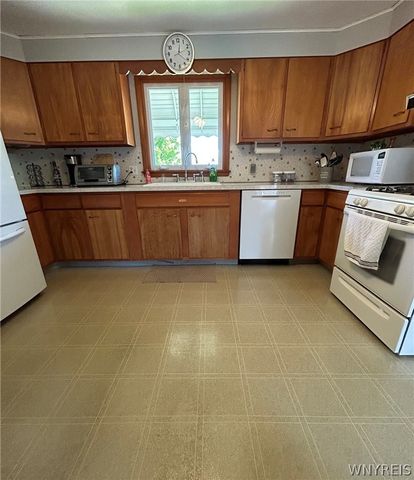 39 Angela Lane, Cheektowaga, NY 14225