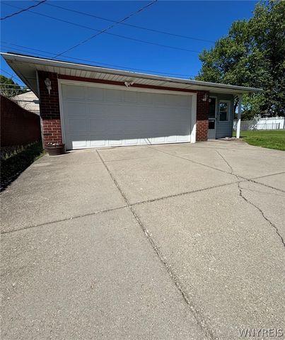 39 Angela Lane, Cheektowaga, NY 14225