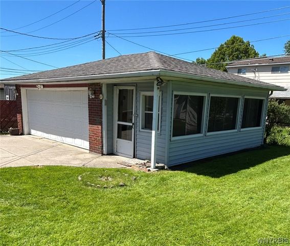 39 Angela Lane, Cheektowaga, NY 14225