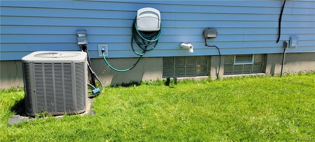 39 Angela Lane, Cheektowaga, NY 14225