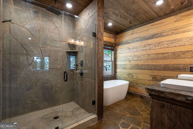 670 Brittney Drive, Blue Ridge, GA 30513