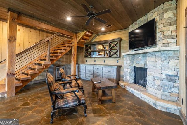 670 Brittney Drive, Blue Ridge, GA 30513