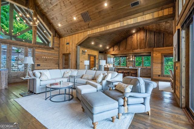 670 Brittney Drive, Blue Ridge, GA 30513