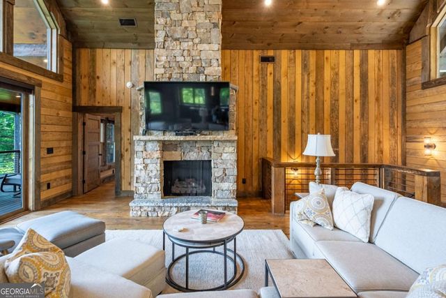 670 Brittney Drive, Blue Ridge, GA 30513