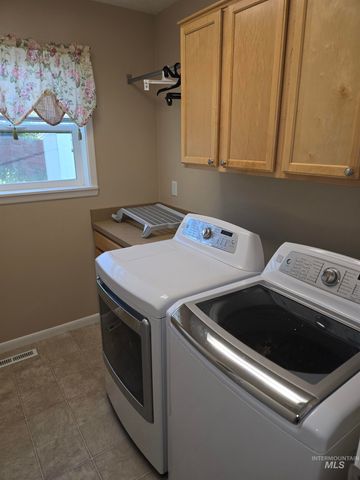 1818 Granada, Twin Falls, ID 83301