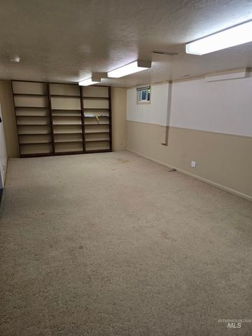 1818 Granada, Twin Falls, ID 83301