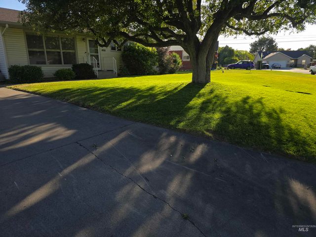 1818 Granada, Twin Falls, ID 83301